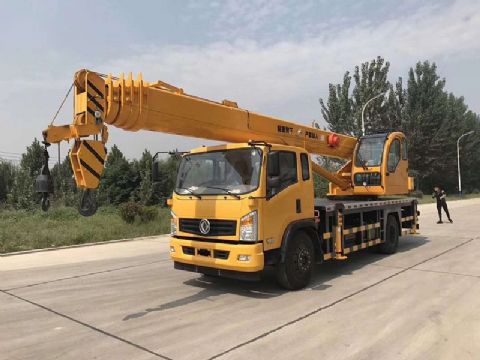 點(diǎn)擊查看詳細(xì)信息<br>標(biāo)題：16噸東風(fēng)汽車吊 閱讀次數(shù)：2447