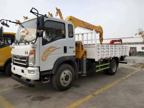 點擊查看詳細信息<br>標題：5噸重汽豪曼隨車吊 閱讀次數(shù)：3192