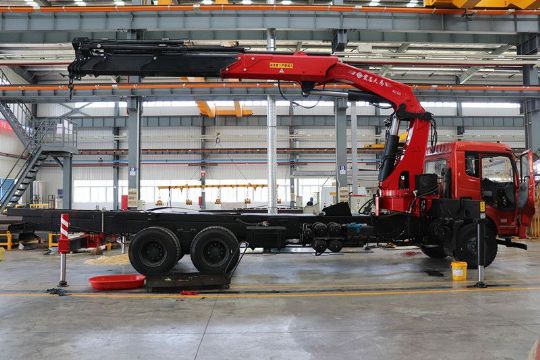 點擊查看詳細(xì)信息<br>標(biāo)題：25噸折臂吊 閱讀次數(shù)：2890